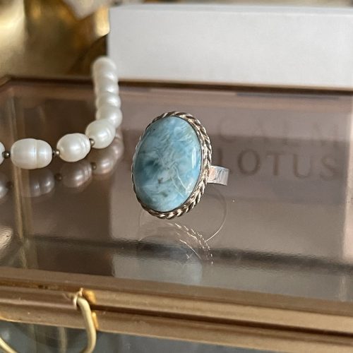 Larimar ezüst gyűrű elegáns foglalattal